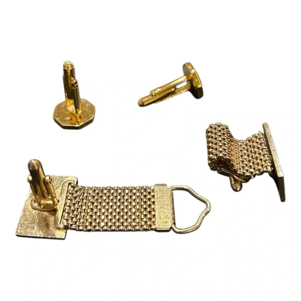 Men’s vintage cuff links 2 pair gold tone. J25